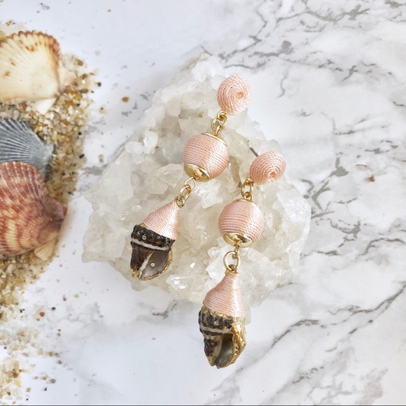 SeaShell Earrings 🐚 - Picture 4 of 7